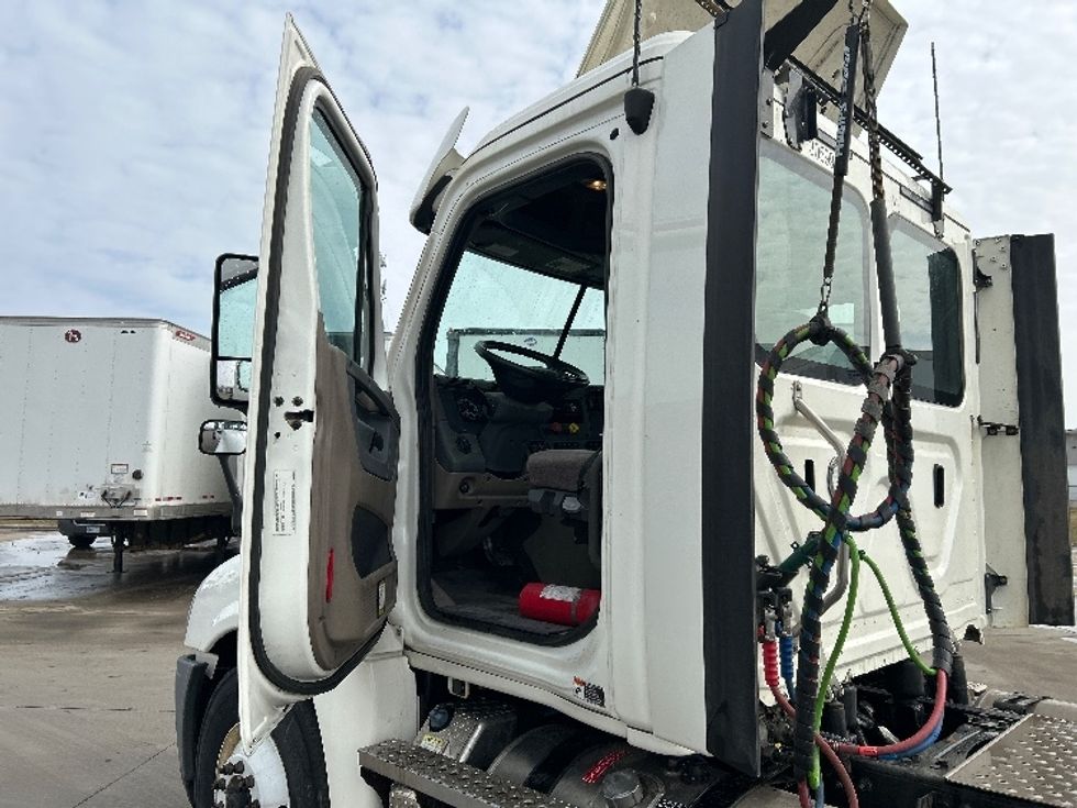 Day Cab Tractor-Heavy Duty Tractors-Freightliner-2020-Cascadia 12564ST-Goshen-IN-235,780\n\t\tmiles-$ 52,000 - Image 9