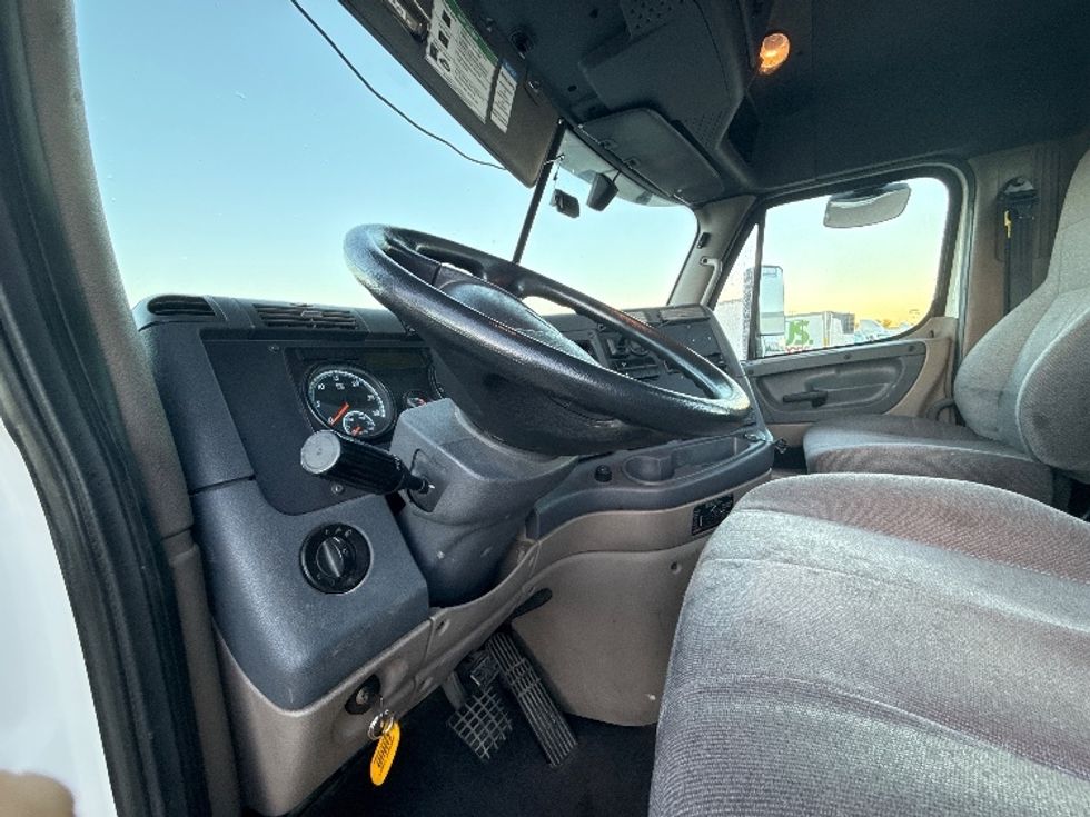 Day Cab Tractor-Heavy Duty Tractors-Freightliner-2020-Cascadia 12564ST-Grand Prairie-TX-240,092\n\t\tmiles-$ 58,500 - Image 10