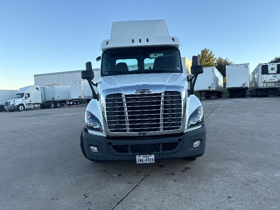 Day Cab Tractor-Heavy Duty Tractors-Freightliner-2020-Cascadia 12564ST-Grand Prairie-TX-240,092\n\t\tmiles-$ 58,500 - Image 2