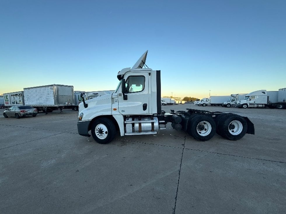 Day Cab Tractor-Heavy Duty Tractors-Freightliner-2020-Cascadia 12564ST-Grand Prairie-TX-240,092\n\t\tmiles-$ 58,500 - Image 4
