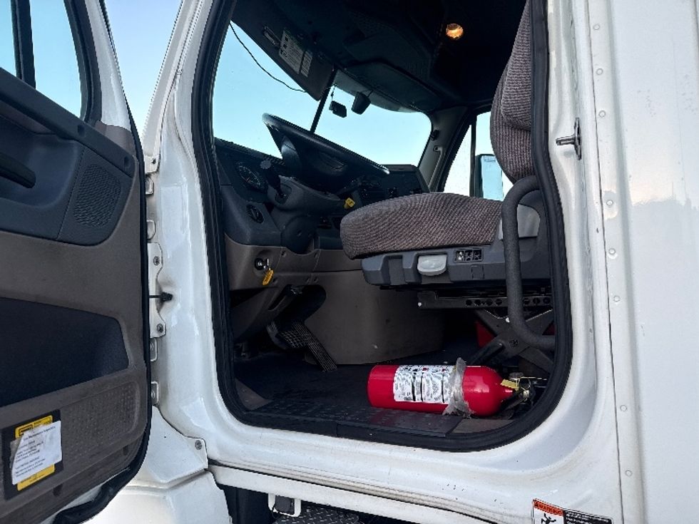 Day Cab Tractor-Heavy Duty Tractors-Freightliner-2020-Cascadia 12564ST-Grand Prairie-TX-240,092\n\t\tmiles-$ 58,500 - Image 9