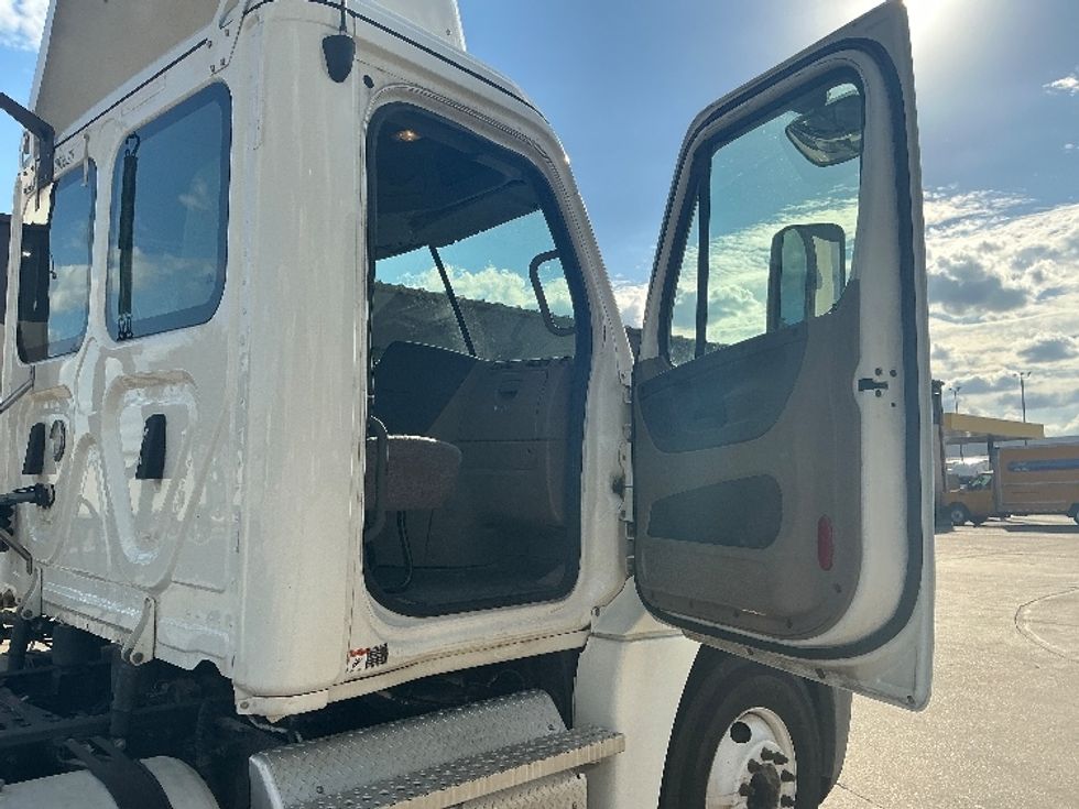 Day Cab Tractor-Heavy Duty Tractors-Freightliner-2020-Cascadia 12564ST-Grand Prairie-TX-419,553\n\t\tmiles-$ 44,250 - Image 12