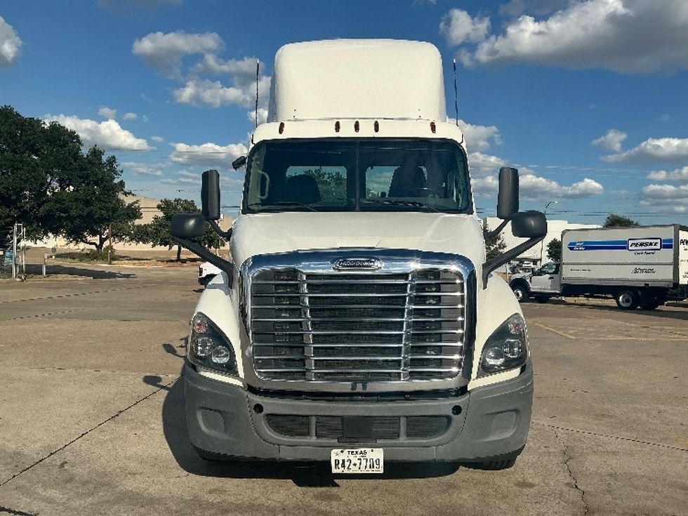 Day Cab Tractor-Heavy Duty Tractors-Freightliner-2020-Cascadia 12564ST-Grand Prairie-TX-419,553\n\t\tmiles-$ 44,250 - Image 2