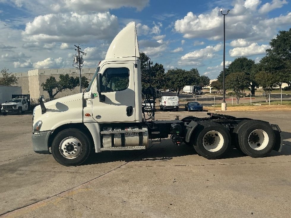Day Cab Tractor-Heavy Duty Tractors-Freightliner-2020-Cascadia 12564ST-Grand Prairie-TX-419,553\n\t\tmiles-$ 44,250 - Image 4