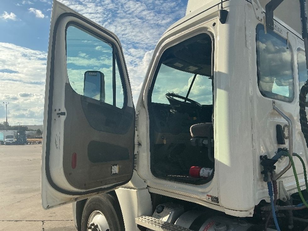 Day Cab Tractor-Heavy Duty Tractors-Freightliner-2020-Cascadia 12564ST-Grand Prairie-TX-419,553\n\t\tmiles-$ 44,250 - Image 9