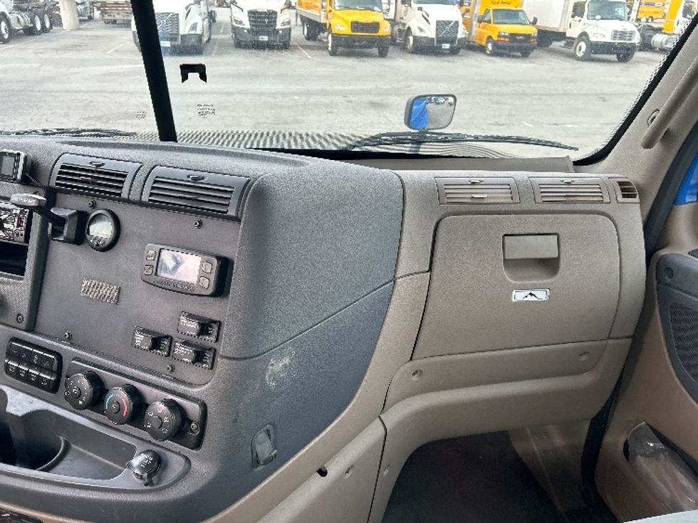 Day Cab Tractor-Heavy Duty Tractors-Freightliner-2020-Cascadia 12564ST-Greensboro-NC-366,970\n\t\tmiles-$ 55,500 - Image 12