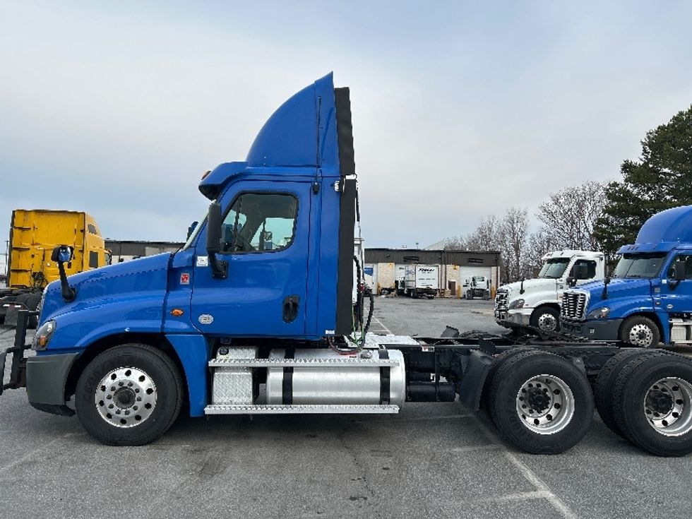 Day Cab Tractor-Heavy Duty Tractors-Freightliner-2020-Cascadia 12564ST-Greensboro-NC-366,970\n\t\tmiles-$ 55,500 - Image 4