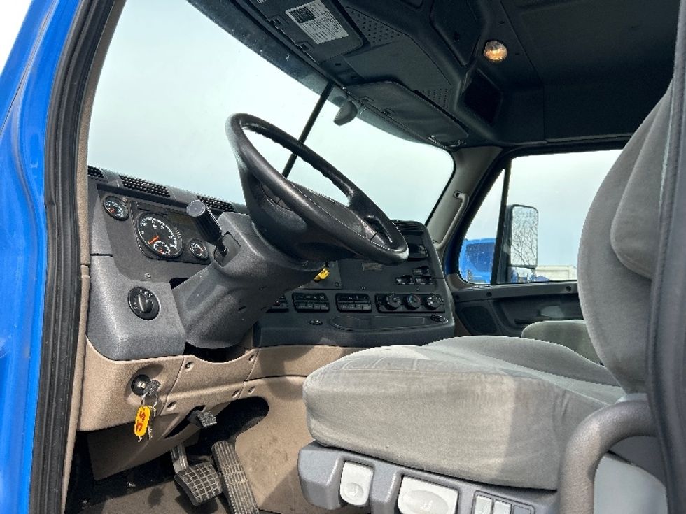 Day Cab Tractor-Heavy Duty Tractors-Freightliner-2020-Cascadia 12564ST-Greensboro-NC-366,970\n\t\tmiles-$ 55,500 - Image 9