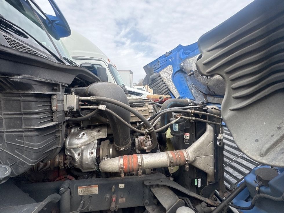 2020 Freightliner Cascadia 125" Sleeper Cab photo 13