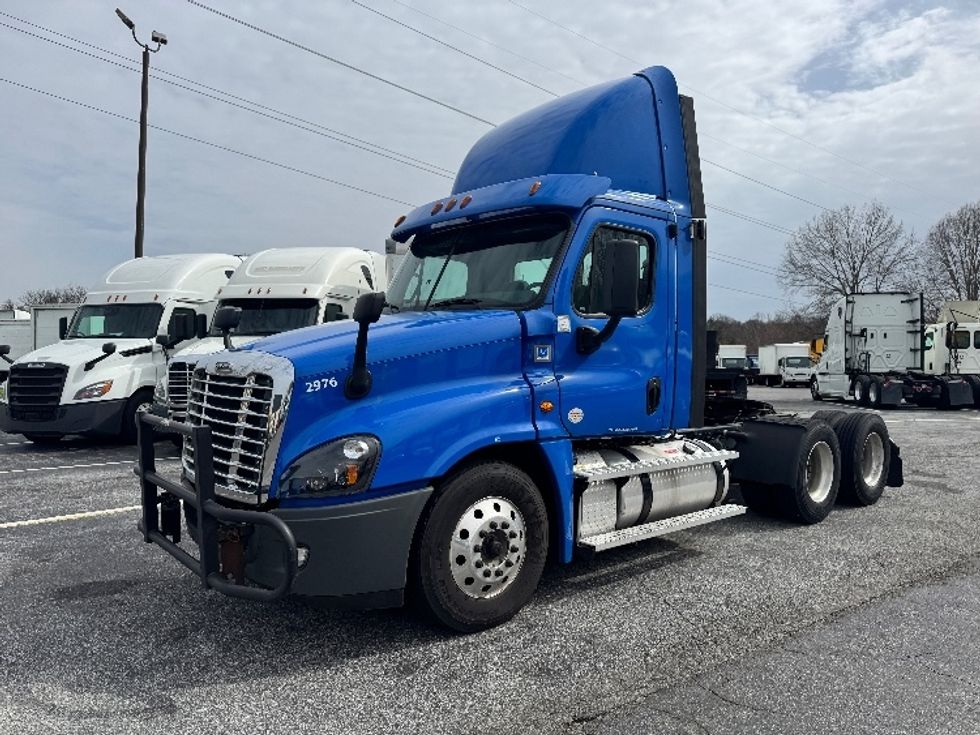 2020 Freightliner Cascadia 125" Sleeper Cab photo 3