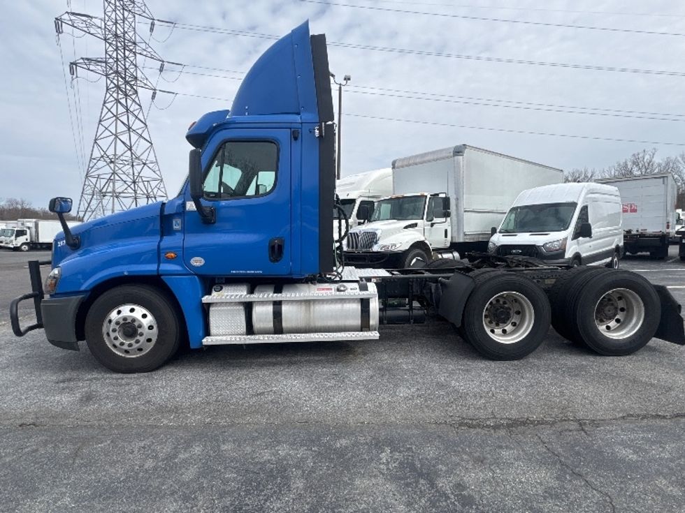 2020 Freightliner Cascadia 125" Sleeper Cab photo 4