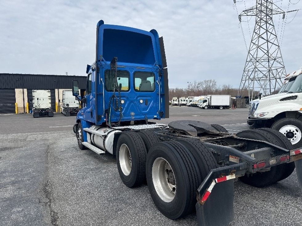 2020 Freightliner Cascadia 125" Sleeper Cab photo 5