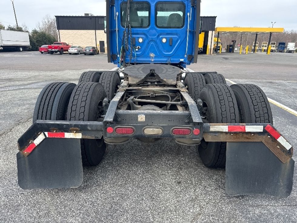 2020 Freightliner Cascadia 125" Sleeper Cab photo 6