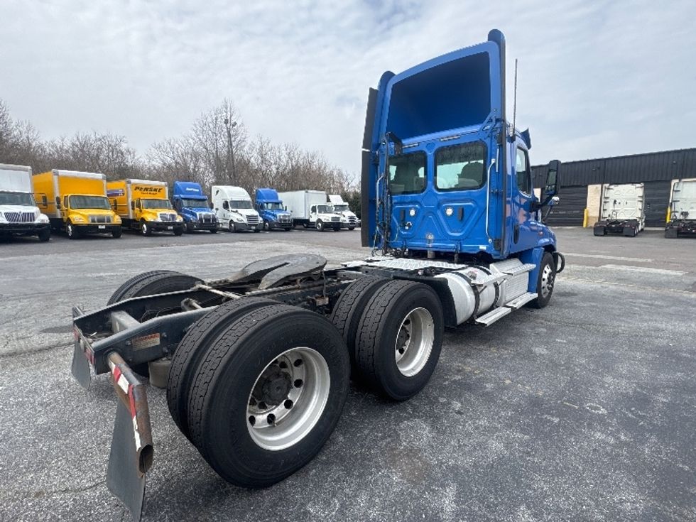 2020 Freightliner Cascadia 125" Sleeper Cab photo 7