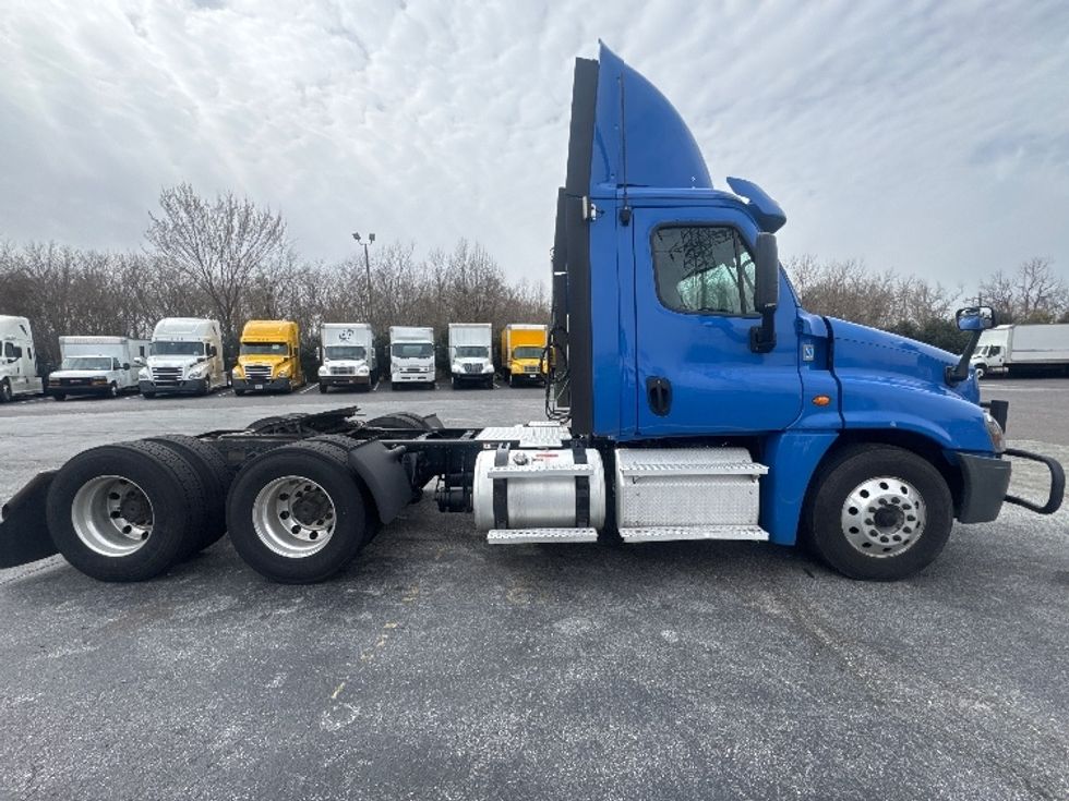 2020 Freightliner Cascadia 125" Sleeper Cab photo 8