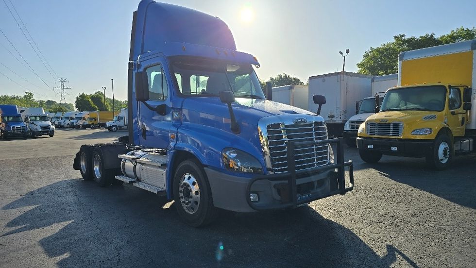 Day Cab Tractor-Heavy Duty Tractors-Freightliner-2020-Cascadia 12564ST-Greensboro-NC-503,451\n\t\tmiles-$ 42,250 - Image 1