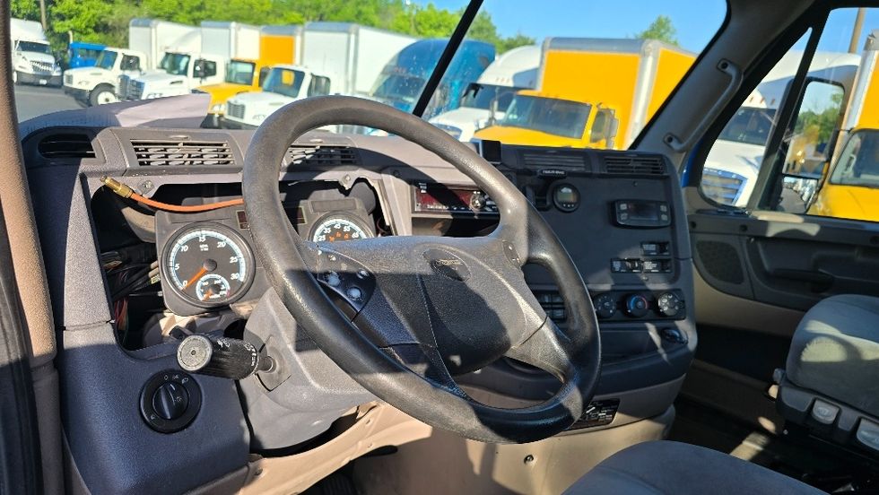 Day Cab Tractor-Heavy Duty Tractors-Freightliner-2020-Cascadia 12564ST-Greensboro-NC-503,451\n\t\tmiles-$ 42,250 - Image 10