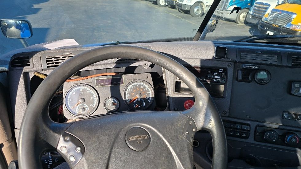 Day Cab Tractor-Heavy Duty Tractors-Freightliner-2020-Cascadia 12564ST-Greensboro-NC-503,451\n\t\tmiles-$ 42,250 - Image 11