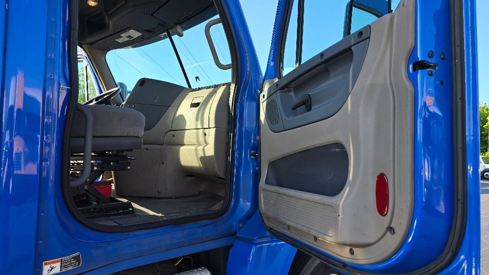 Day Cab Tractor-Heavy Duty Tractors-Freightliner-2020-Cascadia 12564ST-Greensboro-NC-503,451\n\t\tmiles-$ 42,250 - Image 12