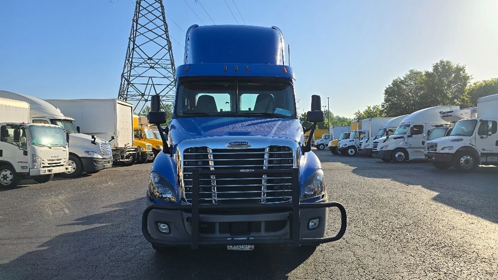 Day Cab Tractor-Heavy Duty Tractors-Freightliner-2020-Cascadia 12564ST-Greensboro-NC-503,451\n\t\tmiles-$ 42,250 - Image 2