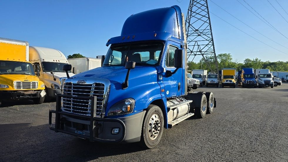 Day Cab Tractor-Heavy Duty Tractors-Freightliner-2020-Cascadia 12564ST-Greensboro-NC-503,451\n\t\tmiles-$ 42,250 - Image 3