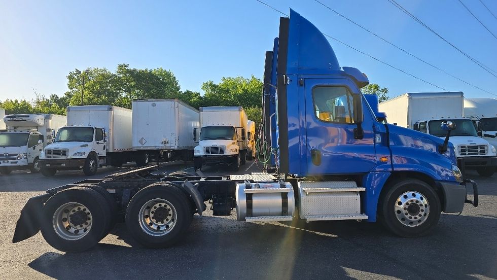 Day Cab Tractor-Heavy Duty Tractors-Freightliner-2020-Cascadia 12564ST-Greensboro-NC-503,451\n\t\tmiles-$ 42,250 - Image 5