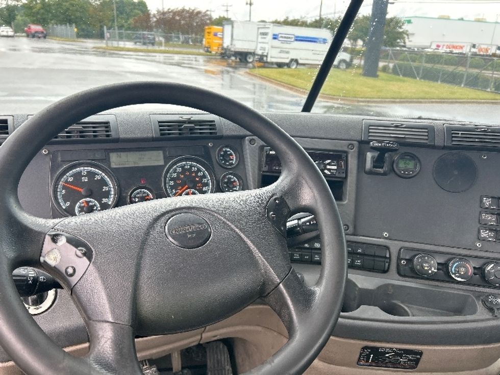 Day Cab Tractor-Heavy Duty Tractors-Freightliner-2020-Cascadia 12564ST-Greensboro-NC-508,979\n\t\tmiles-$ 37,500 - Image 10