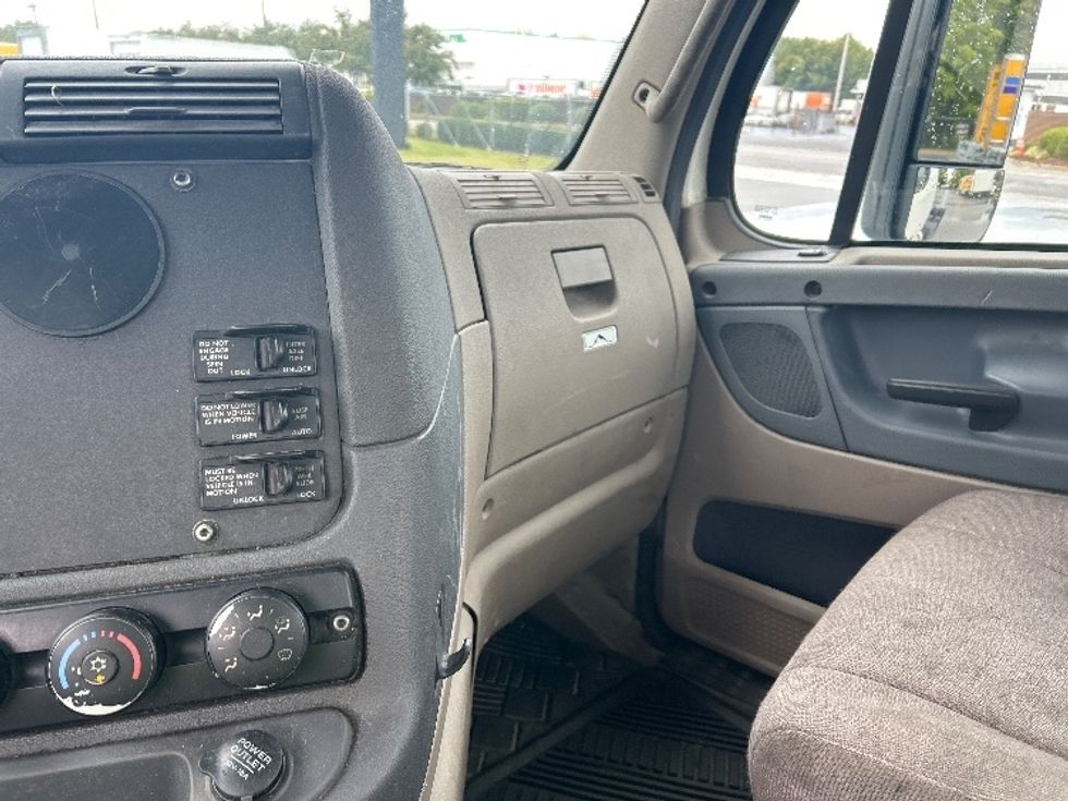 Day Cab Tractor-Heavy Duty Tractors-Freightliner-2020-Cascadia 12564ST-Greensboro-NC-508,979\n\t\tmiles-$ 37,500 - Image 13