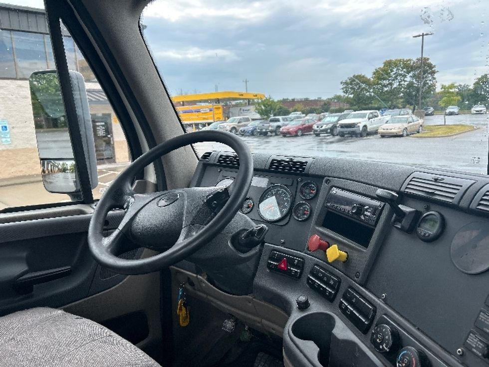 Day Cab Tractor-Heavy Duty Tractors-Freightliner-2020-Cascadia 12564ST-Greensboro-NC-508,979\n\t\tmiles-$ 37,500 - Image 14