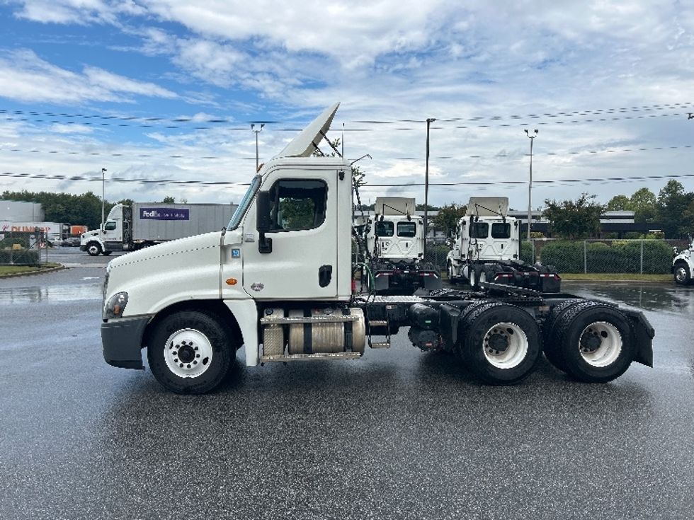 Day Cab Tractor-Heavy Duty Tractors-Freightliner-2020-Cascadia 12564ST-Greensboro-NC-508,979\n\t\tmiles-$ 37,500 - Image 4