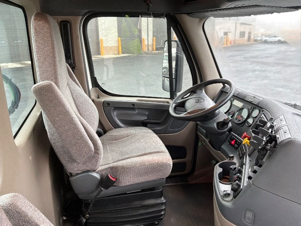 Day Cab Tractor-Heavy Duty Tractors-Freightliner-2020-Cascadia 12564ST-Harrisburg-PA-320,571\n\t\tmiles-$ 46,500 - Image 14