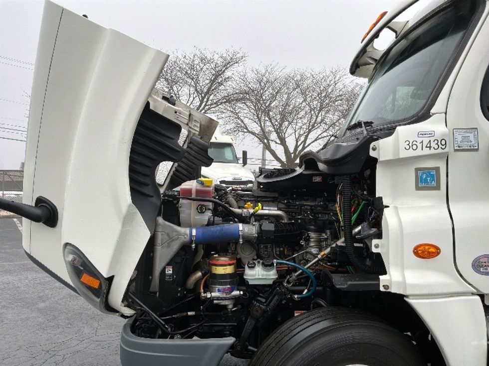 Day Cab Tractor-Heavy Duty Tractors-Freightliner-2020-Cascadia 12564ST-Harrisburg-PA-320,571\n\t\tmiles-$ 46,500 - Image 16