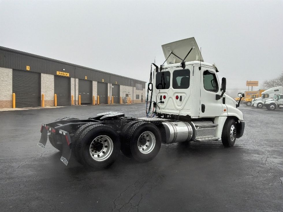 Day Cab Tractor-Heavy Duty Tractors-Freightliner-2020-Cascadia 12564ST-Harrisburg-PA-320,571\n\t\tmiles-$ 46,500 - Image 7
