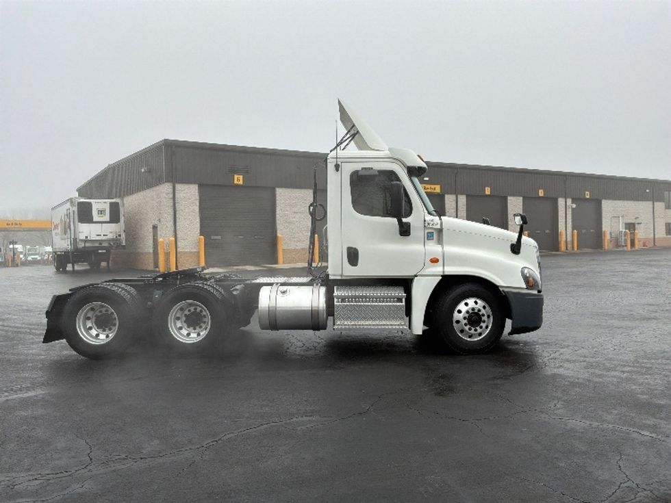 Day Cab Tractor-Heavy Duty Tractors-Freightliner-2020-Cascadia 12564ST-Harrisburg-PA-320,571\n\t\tmiles-$ 46,500 - Image 8
