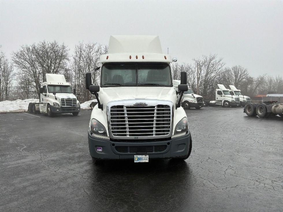 Day Cab Tractor-Heavy Duty Tractors-Freightliner-2020-Cascadia 12564ST-Harrisburg-PA-322,575\n\t\tmiles-$ 46,500 - Image 2