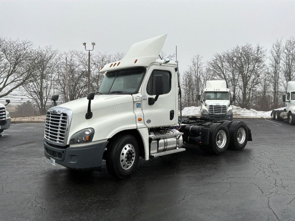Day Cab Tractor-Heavy Duty Tractors-Freightliner-2020-Cascadia 12564ST-Harrisburg-PA-322,575\n\t\tmiles-$ 46,500 - Image 3