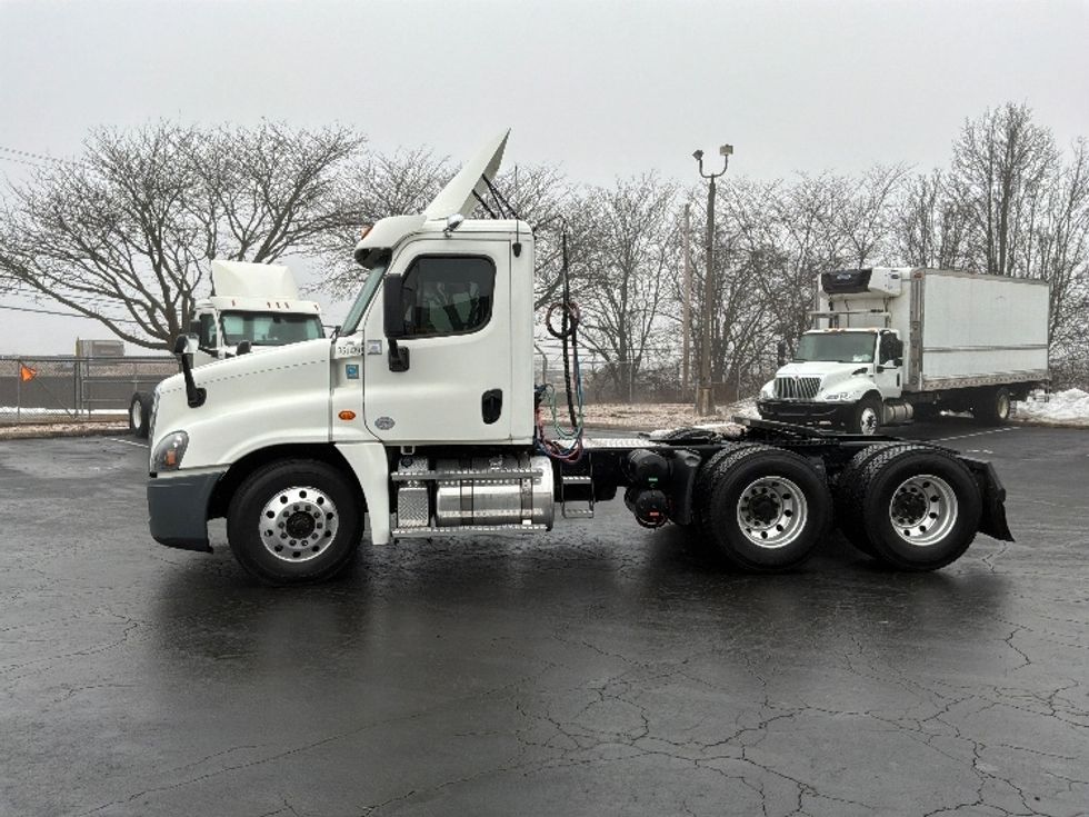 Day Cab Tractor-Heavy Duty Tractors-Freightliner-2020-Cascadia 12564ST-Harrisburg-PA-322,575\n\t\tmiles-$ 46,500 - Image 4