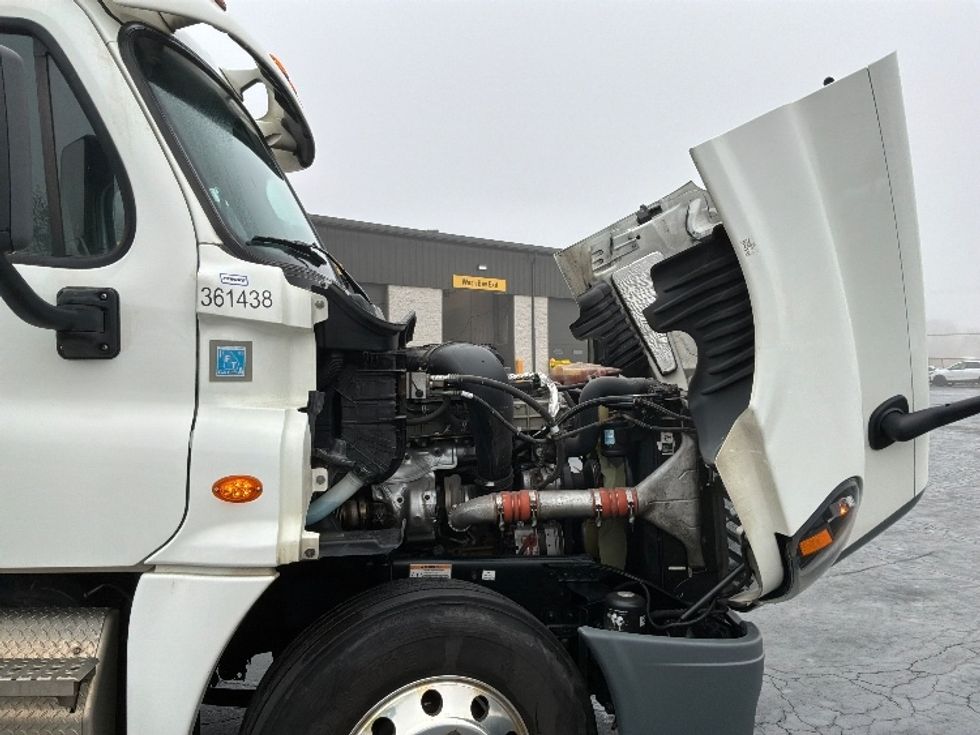 Day Cab Tractor-Heavy Duty Tractors-Freightliner-2020-Cascadia 12564ST-Harrisburg-PA-336,427\n\t\tmiles-$ 45,750 - Image 15