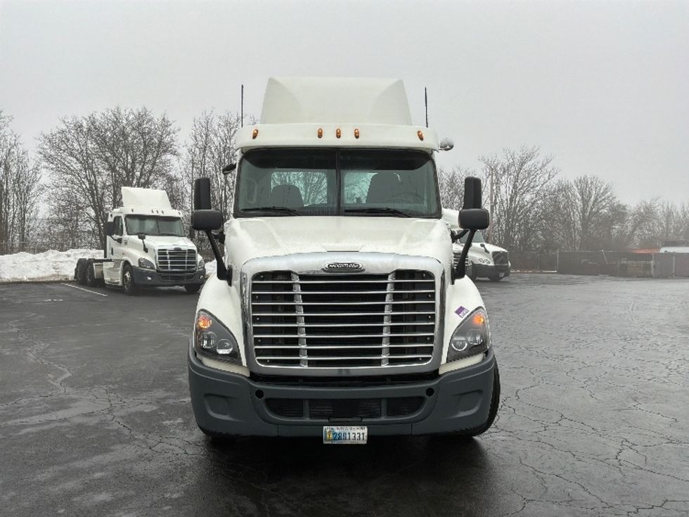 Day Cab Tractor-Heavy Duty Tractors-Freightliner-2020-Cascadia 12564ST-Harrisburg-PA-336,427\n\t\tmiles-$ 45,750 - Image 2