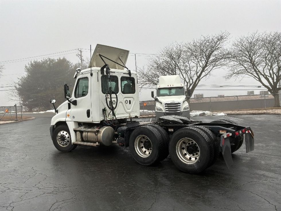 Day Cab Tractor-Heavy Duty Tractors-Freightliner-2020-Cascadia 12564ST-Harrisburg-PA-336,427\n\t\tmiles-$ 45,750 - Image 5