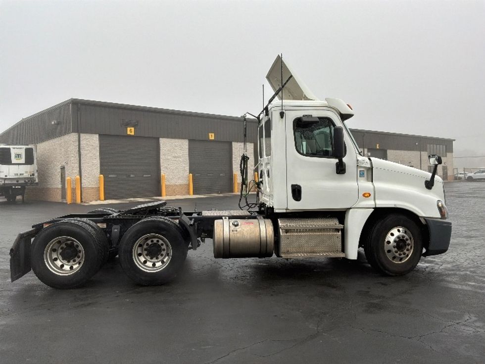 Day Cab Tractor-Heavy Duty Tractors-Freightliner-2020-Cascadia 12564ST-Harrisburg-PA-336,427\n\t\tmiles-$ 45,750 - Image 8