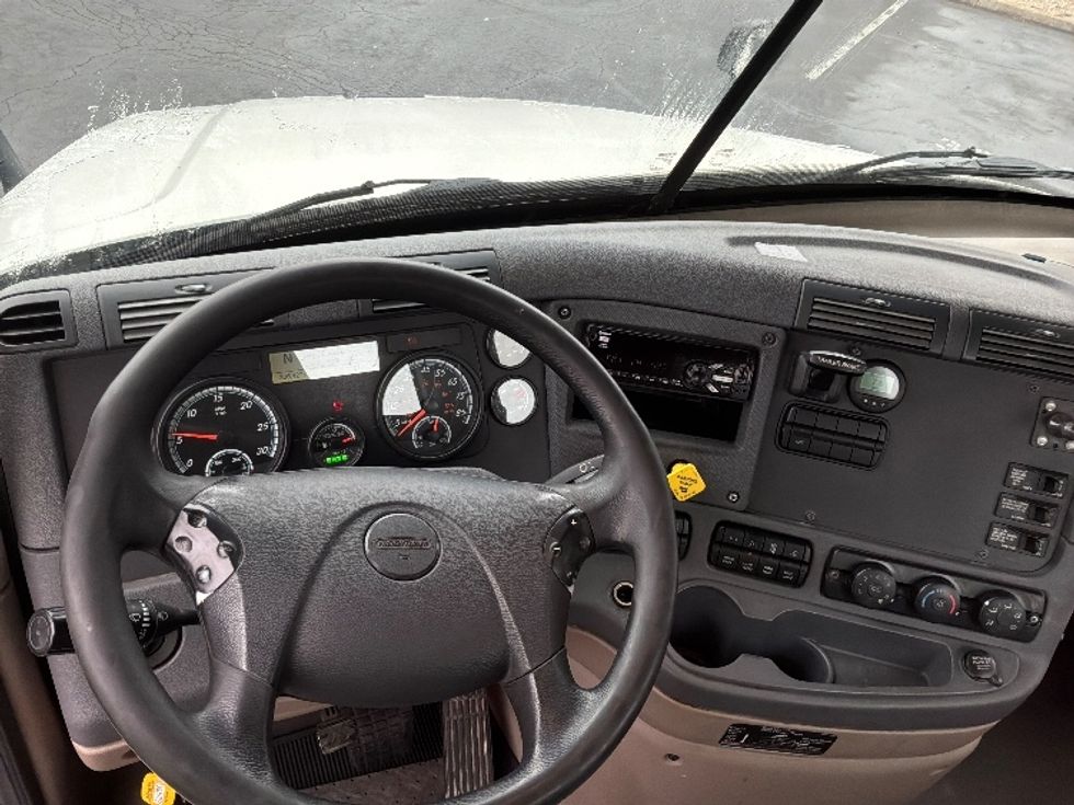 Day Cab Tractor-Heavy Duty Tractors-Freightliner-2020-Cascadia 12564ST-Harrisburg-PA-336,628\n\t\tmiles-$ 42,750 - Image 11