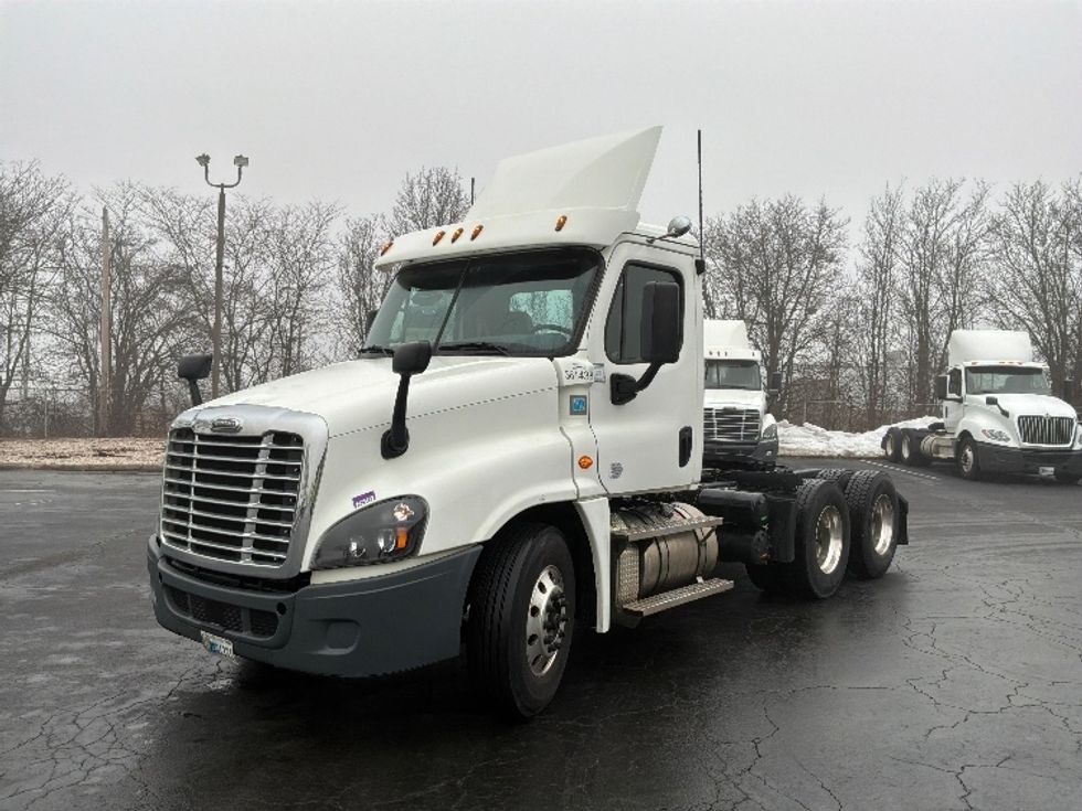 Day Cab Tractor-Heavy Duty Tractors-Freightliner-2020-Cascadia 12564ST-Harrisburg-PA-336,628\n\t\tmiles-$ 42,750 - Image 3