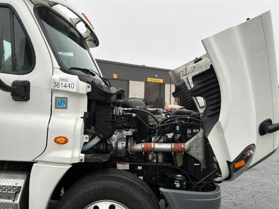 Day Cab Tractor-Heavy Duty Tractors-Freightliner-2020-Cascadia 12564ST-Harrisburg-PA-357,125\n\t\tmiles-$ 44,750 - Image 15