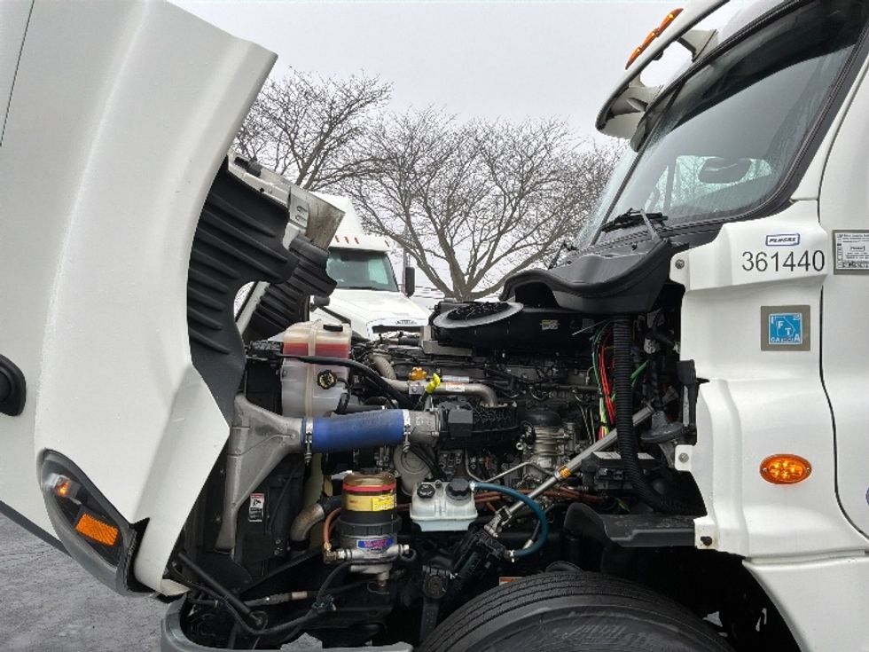 Day Cab Tractor-Heavy Duty Tractors-Freightliner-2020-Cascadia 12564ST-Harrisburg-PA-357,125\n\t\tmiles-$ 44,750 - Image 16