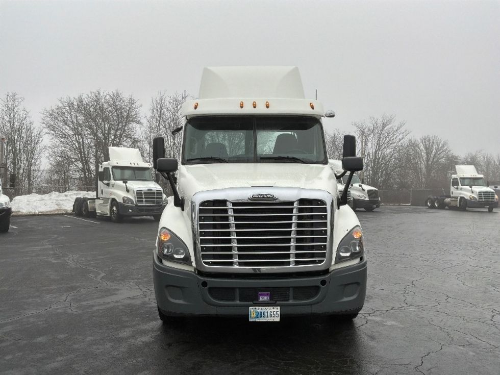 Day Cab Tractor-Heavy Duty Tractors-Freightliner-2020-Cascadia 12564ST-Harrisburg-PA-357,125\n\t\tmiles-$ 44,750 - Image 2