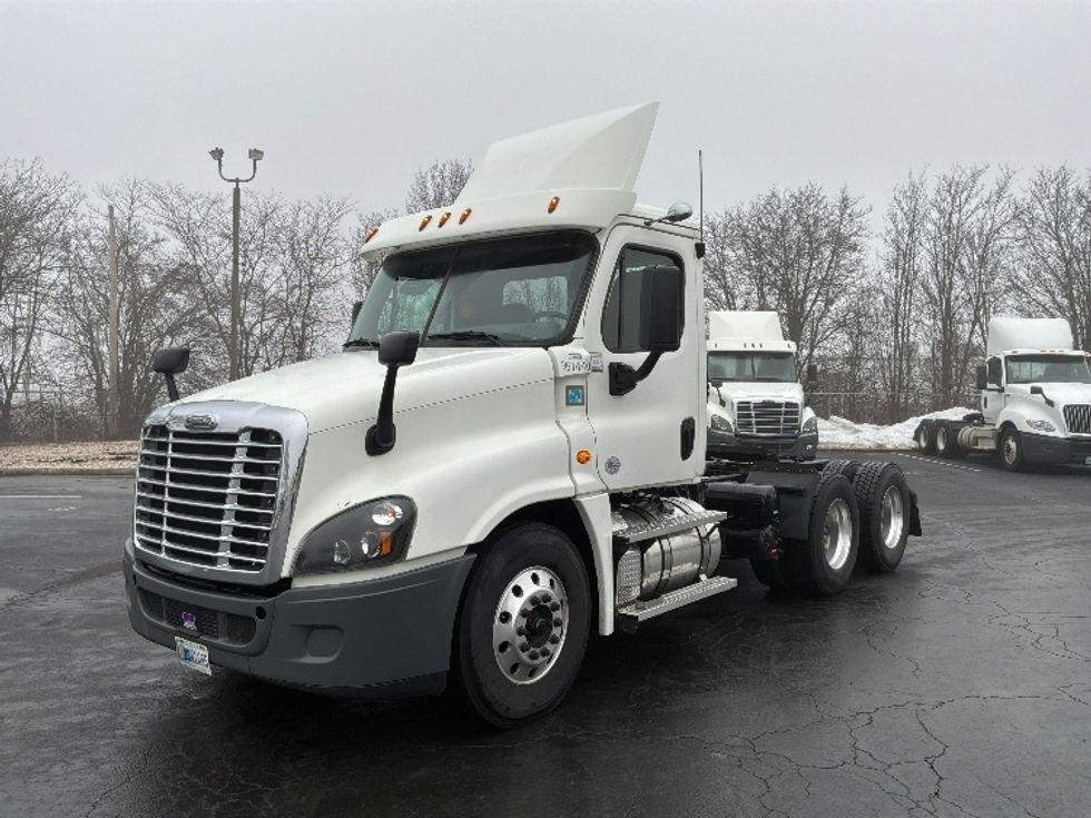 Day Cab Tractor-Heavy Duty Tractors-Freightliner-2020-Cascadia 12564ST-Harrisburg-PA-357,125\n\t\tmiles-$ 44,750 - Image 3