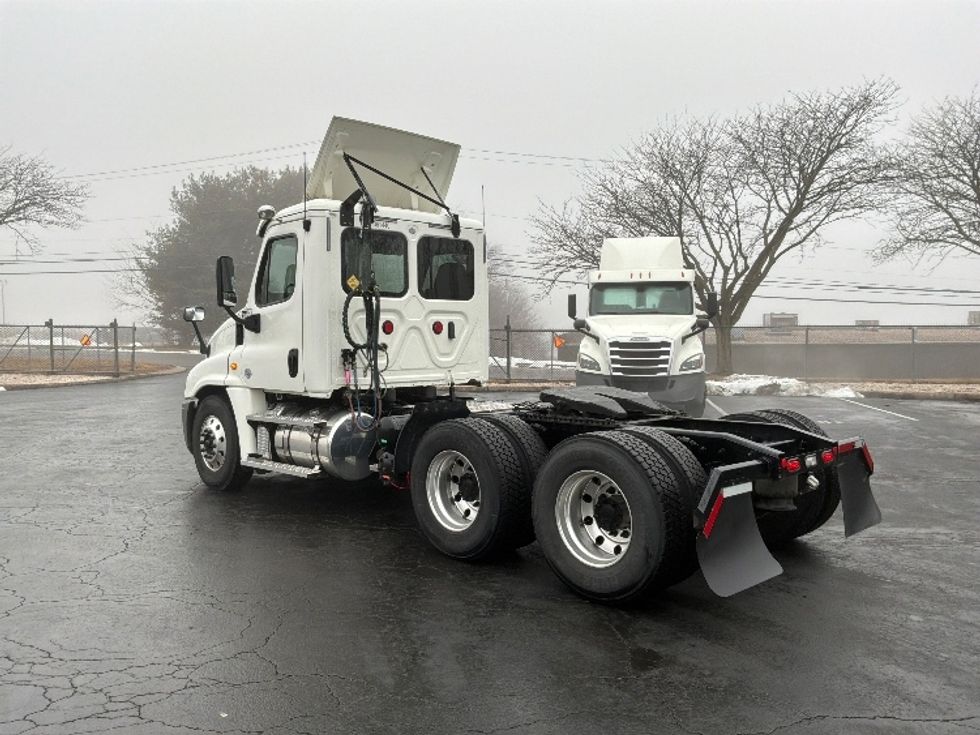 Day Cab Tractor-Heavy Duty Tractors-Freightliner-2020-Cascadia 12564ST-Harrisburg-PA-357,125\n\t\tmiles-$ 44,750 - Image 5