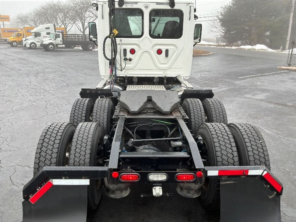Day Cab Tractor-Heavy Duty Tractors-Freightliner-2020-Cascadia 12564ST-Harrisburg-PA-357,125\n\t\tmiles-$ 44,750 - Image 6