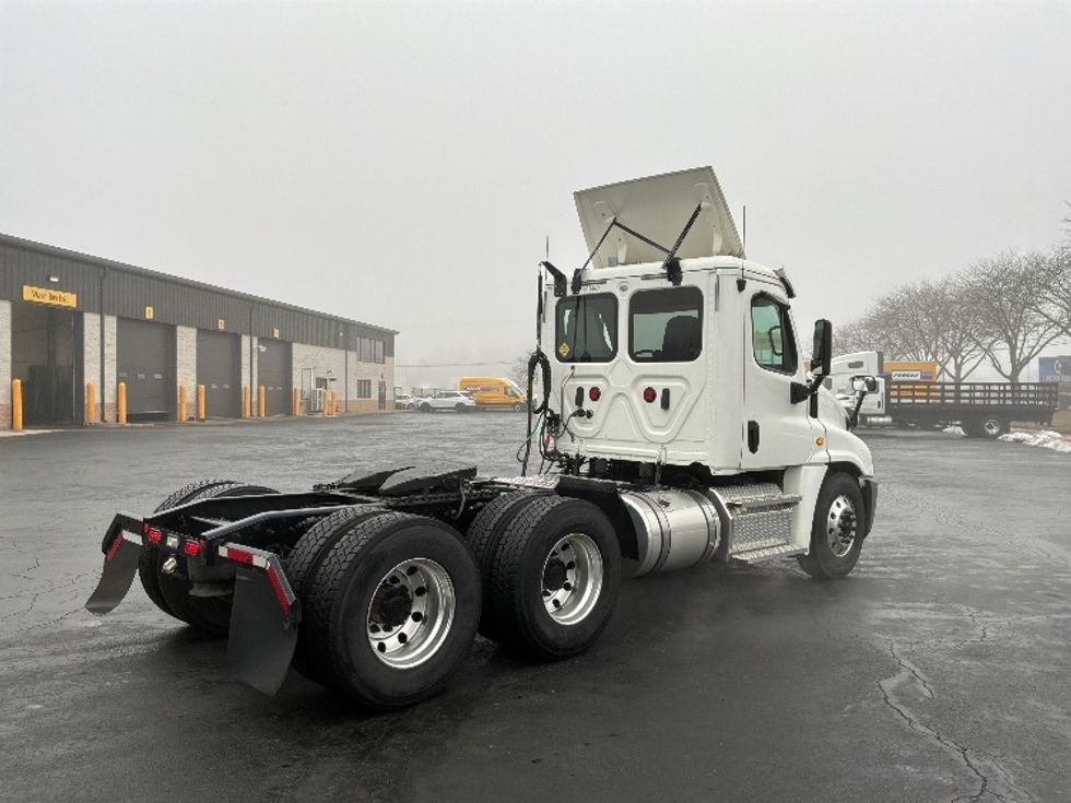 Day Cab Tractor-Heavy Duty Tractors-Freightliner-2020-Cascadia 12564ST-Harrisburg-PA-357,125\n\t\tmiles-$ 44,750 - Image 7